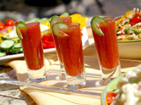 Set your summer party table with the latest fashions