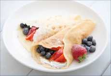 simple crepes with fruit